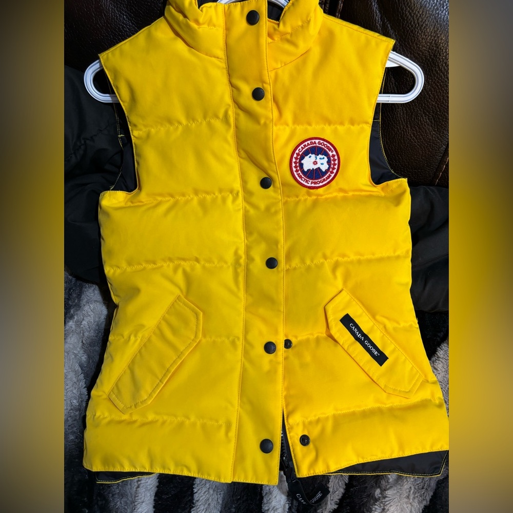 Brandnew Canada Goose Vest